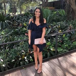 Meet your Posher, Christina